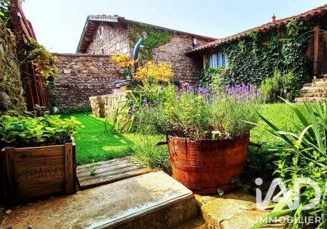 Maison 18 pièces 465 m² · à Nozières · 465 m² · 675 000 €