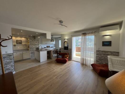 Appartement à vendre 299 000 € 4 pièces 3 chambres 80 m² Étage 5/6 Centre Ville Ancien Bastia 20200