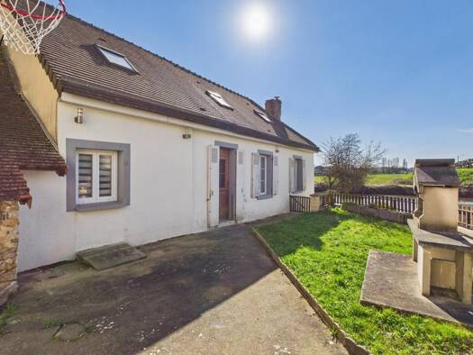 Maison de ville à vendre 169 900 € 5 pièces 3 chambres 105 m² 238 m² de terrain Montbizot 72380