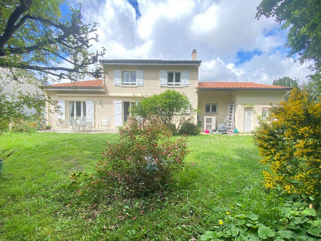 Maison 7 pièces 229 m² · à Eysines · 229 m² · 750 000 €