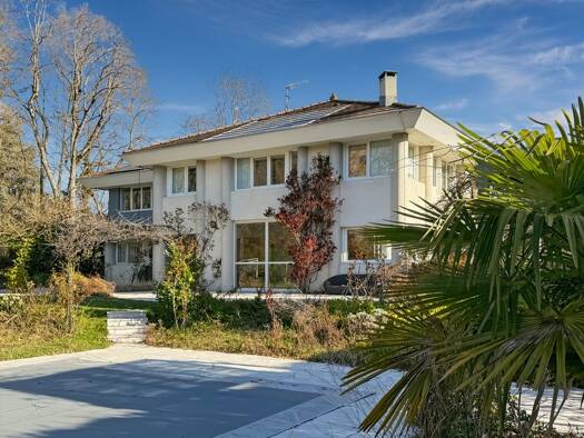 Maison à vendre 1 340 000 € 8 pièces 6 chambres 237 m² 1 470 m² de terrain Prévessin-Moëns 01280