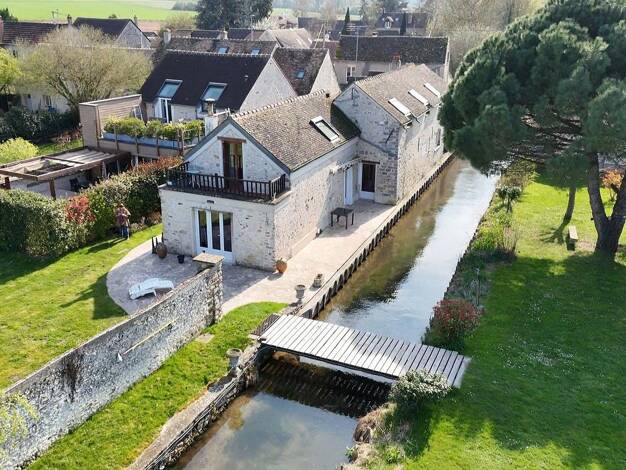 Villa à vendre 700 000 € 11 pièces 7 chambres 351 m² 2 850 m² de terrain Saint-Germain-sur-École 77930