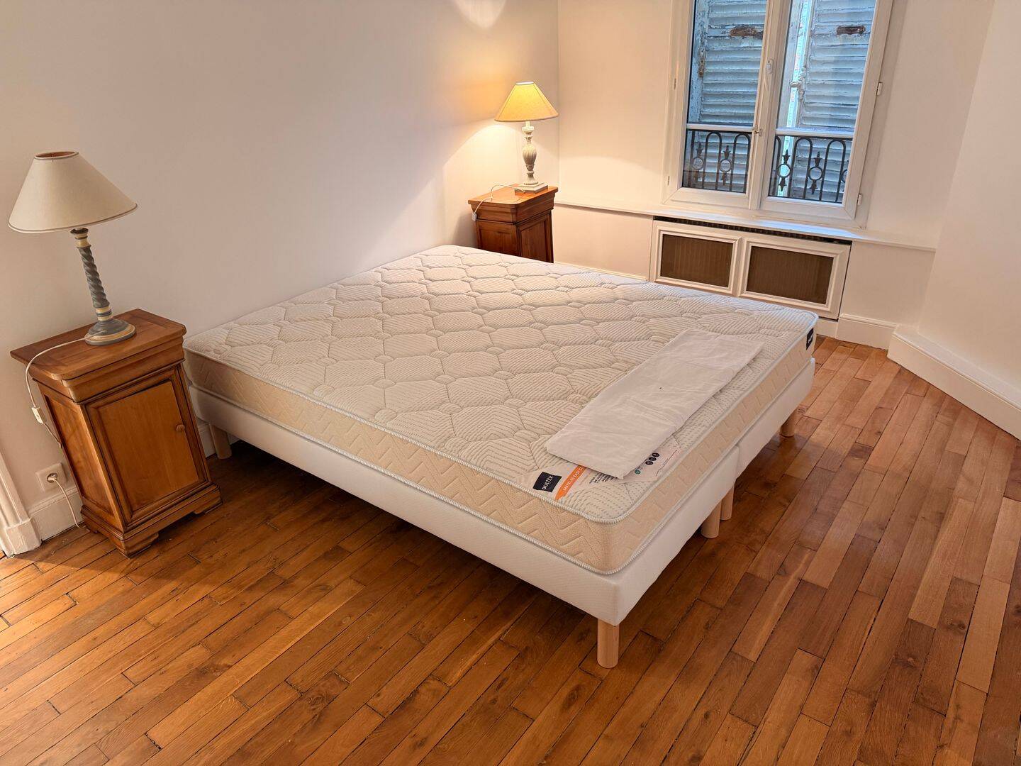 Appartement à louer - Première occupation 3150 € 3 150 € /mois hors charges Comparez les déménageurs 4 pièces • 3 chambres • 80 m² • 1er étage Montmartre, Paris 18ème arrondissement (75018) 2 12 30 40 54 4 de plus Calculer un temps de trajet Pour aller au travail, à l’école, ... - photo 1