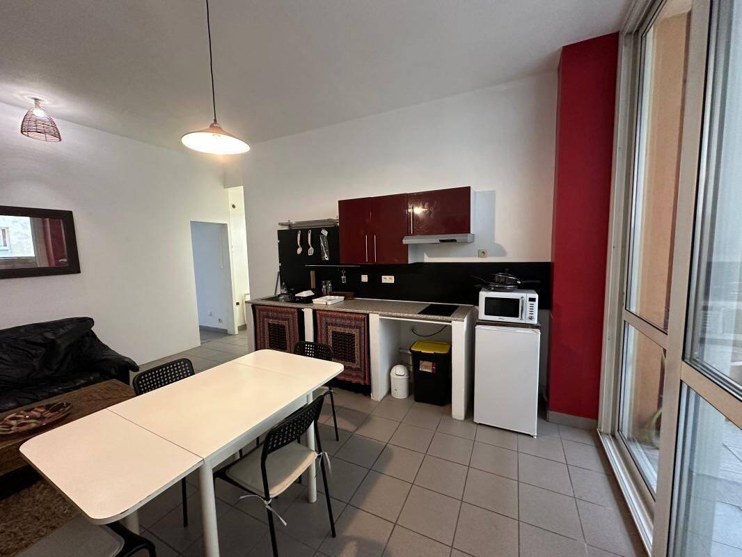 Appartement 2 pièces 42 m² · à Talence · 42 m² · 806 €