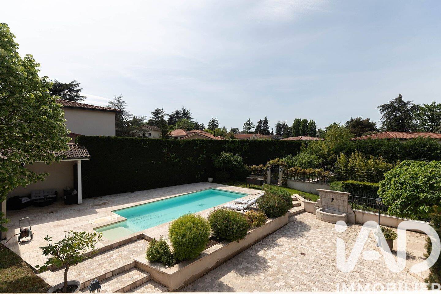 Maison 8 pièces 350 m² · à La Tour-de-Salvagny · 350 m² · 1 250 000 €