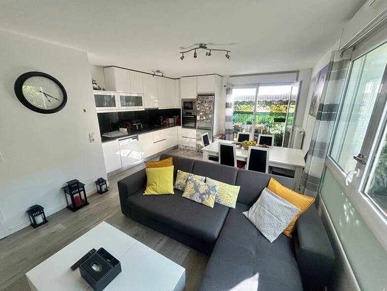 Appartement à vendre 250 000 € 3 pièces 2 chambres 62 m² 4 étages Le Coudraie Poissy 78300