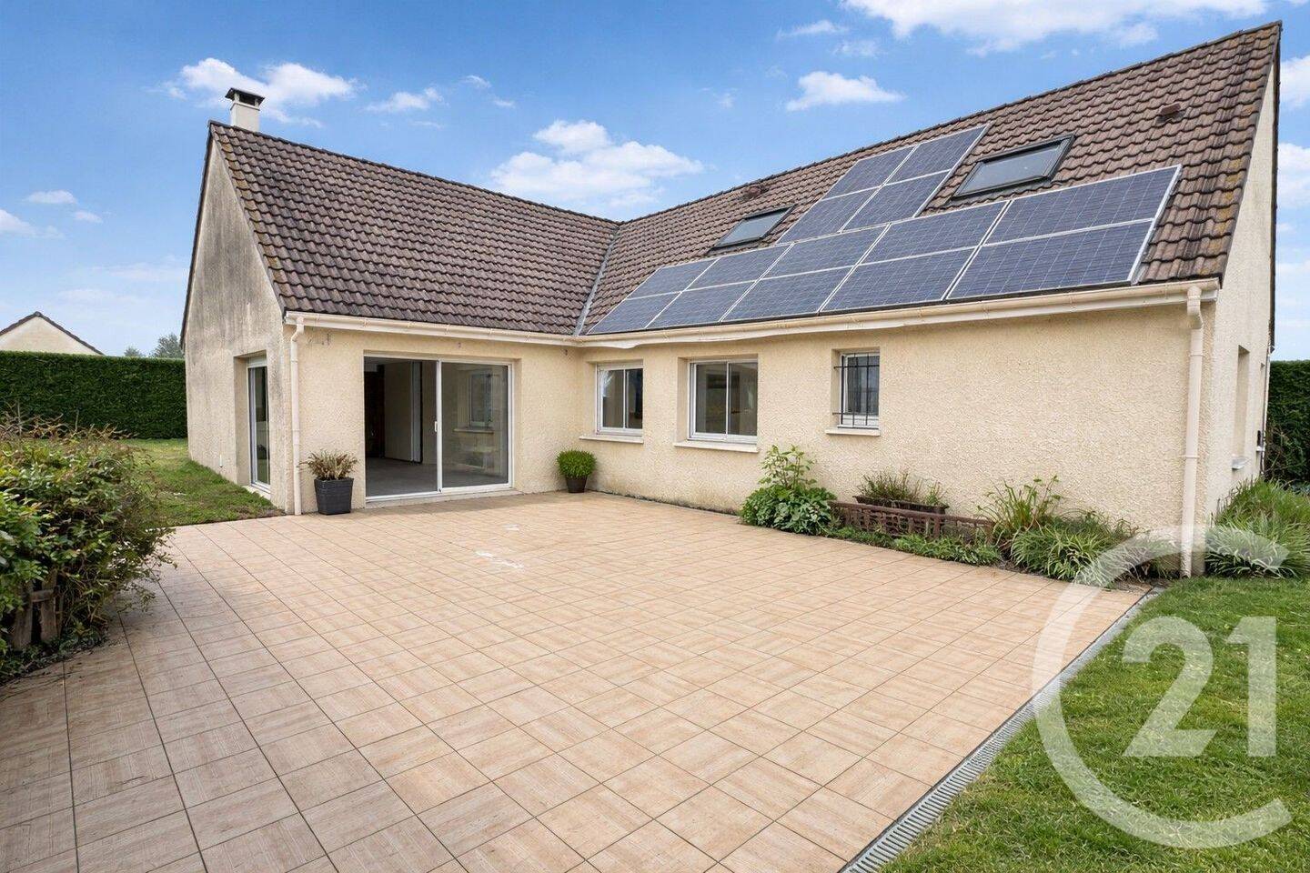 Maison 9 pièces 199 m² · à Oulins · 198,5 m² · 295 000 €