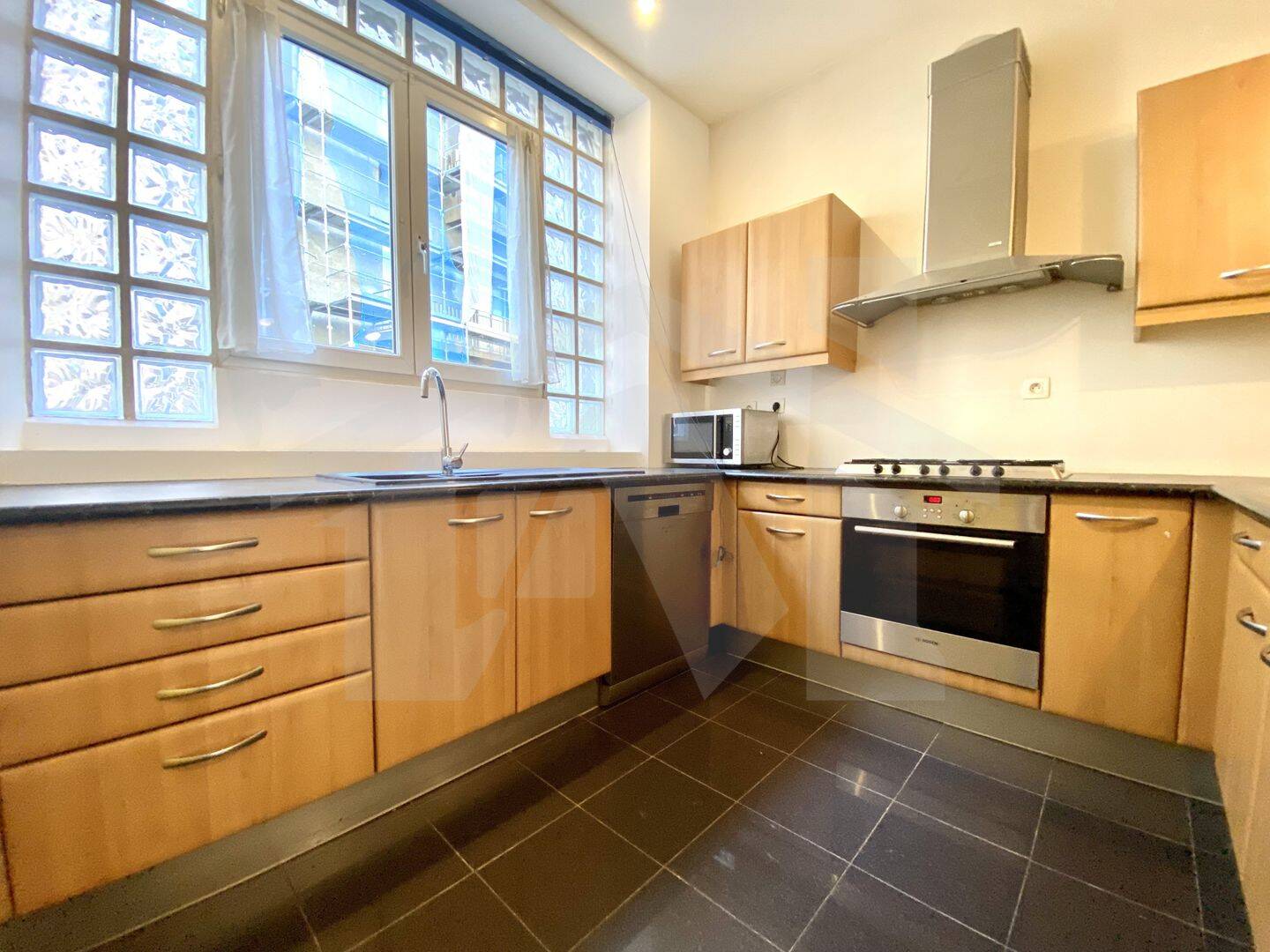 Appartement 4 pièces 104 m² · à Grenoble · 103,8 m² · 980 €