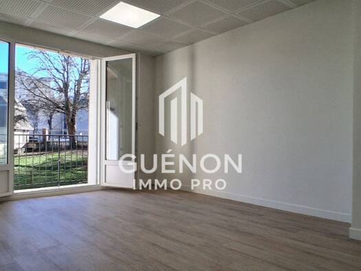 Espace bureau à louer 560 € 15,7 m² de bureaux Centre Historique Cusset 03300