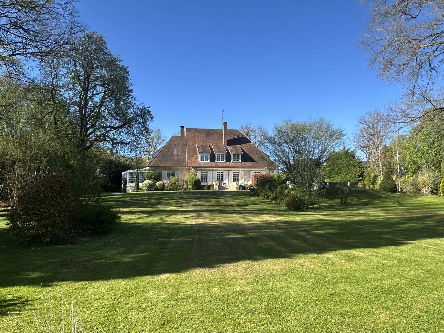 Maison 11 pièces 450 m² · à Diénay · 450 m² · 895 000 €