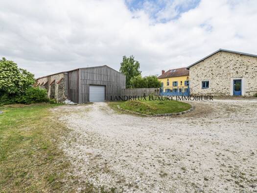 Villa à vendre 1 290 000 € 10 pièces 5 chambres 330 m² 6 467 m² de terrain Torcy-en-Valois 02810