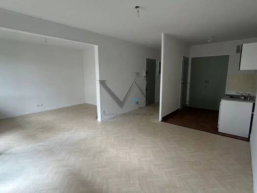 Appartement à louer 700 € 2 pièces 1 chambre 51,1 m² 2ème étage Catalins-Gondole Montélimar 26200