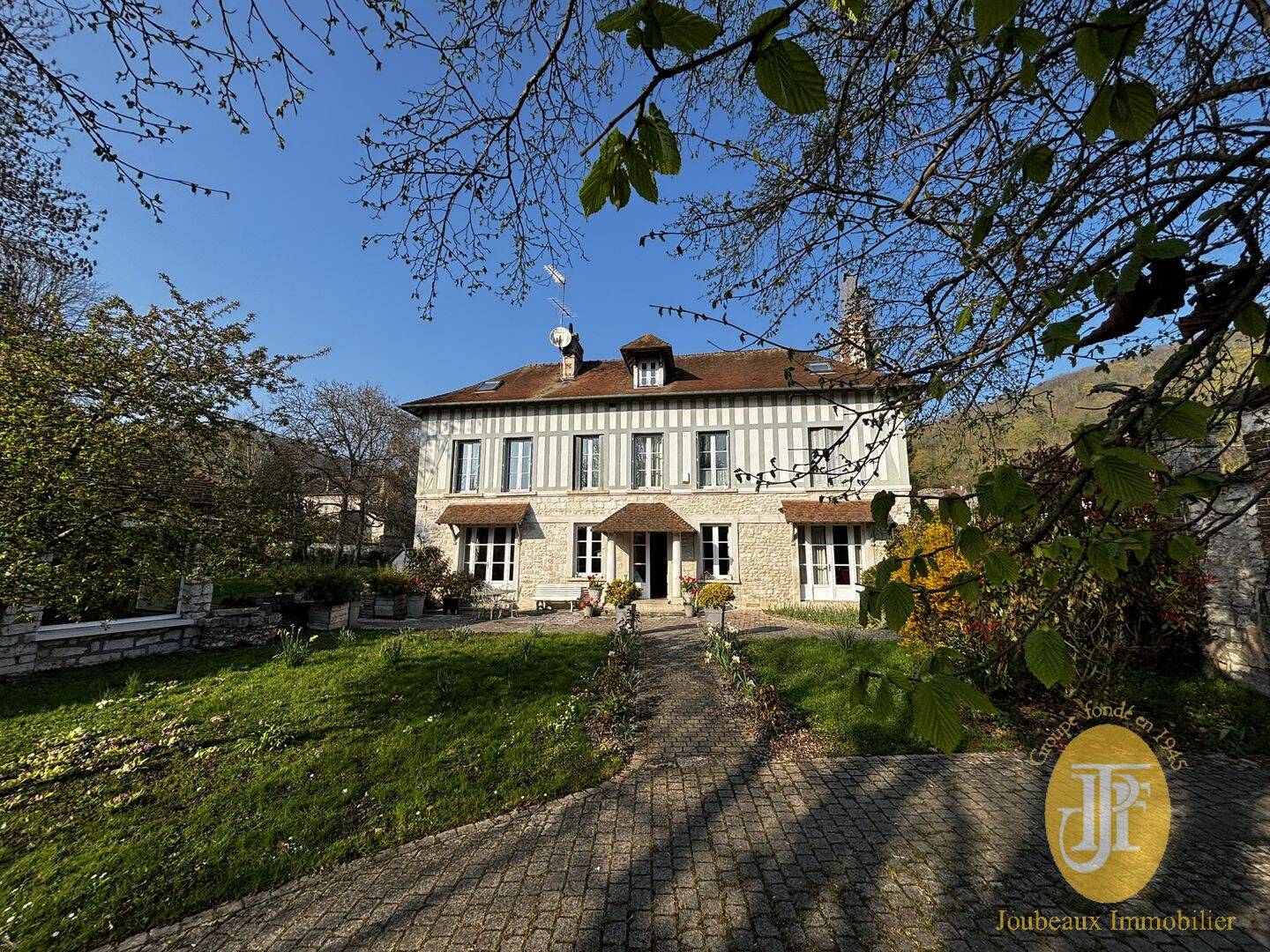 Maison 9 pièces 258 m² · à Vernon · 258 m² · 995 000 €