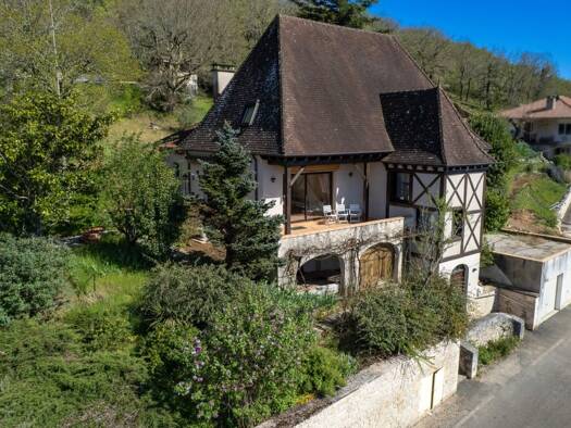 Maison à vendre 269 375 € 7 pièces 4 chambres 184 m² 1 978 m² de terrain Souillac 46200