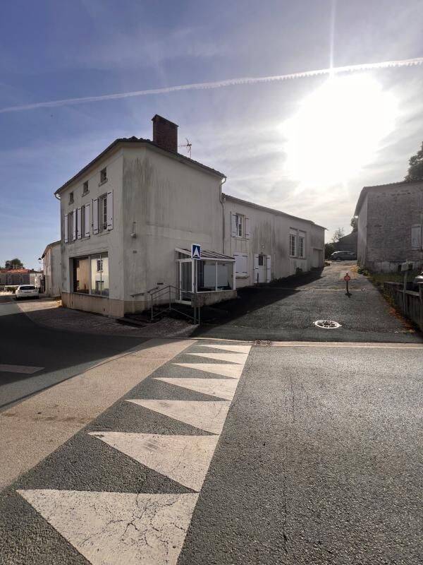 Maison 9 pièces 181 m² · à La Caillère-Saint-Hilaire · 181 m² · 116 600 €
