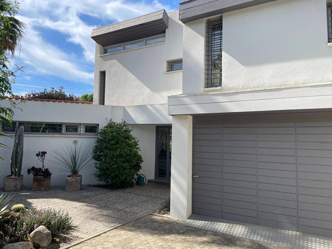 Maison 5 pièces 130 m² · à Saint-Cyprien · 130 m² · 699 900 €