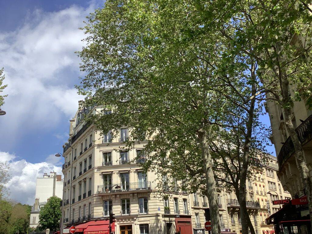 Appartement 3 pièces 79 m² · à Paris 16ème Arrondissement · 79 m² · 2 704 €
