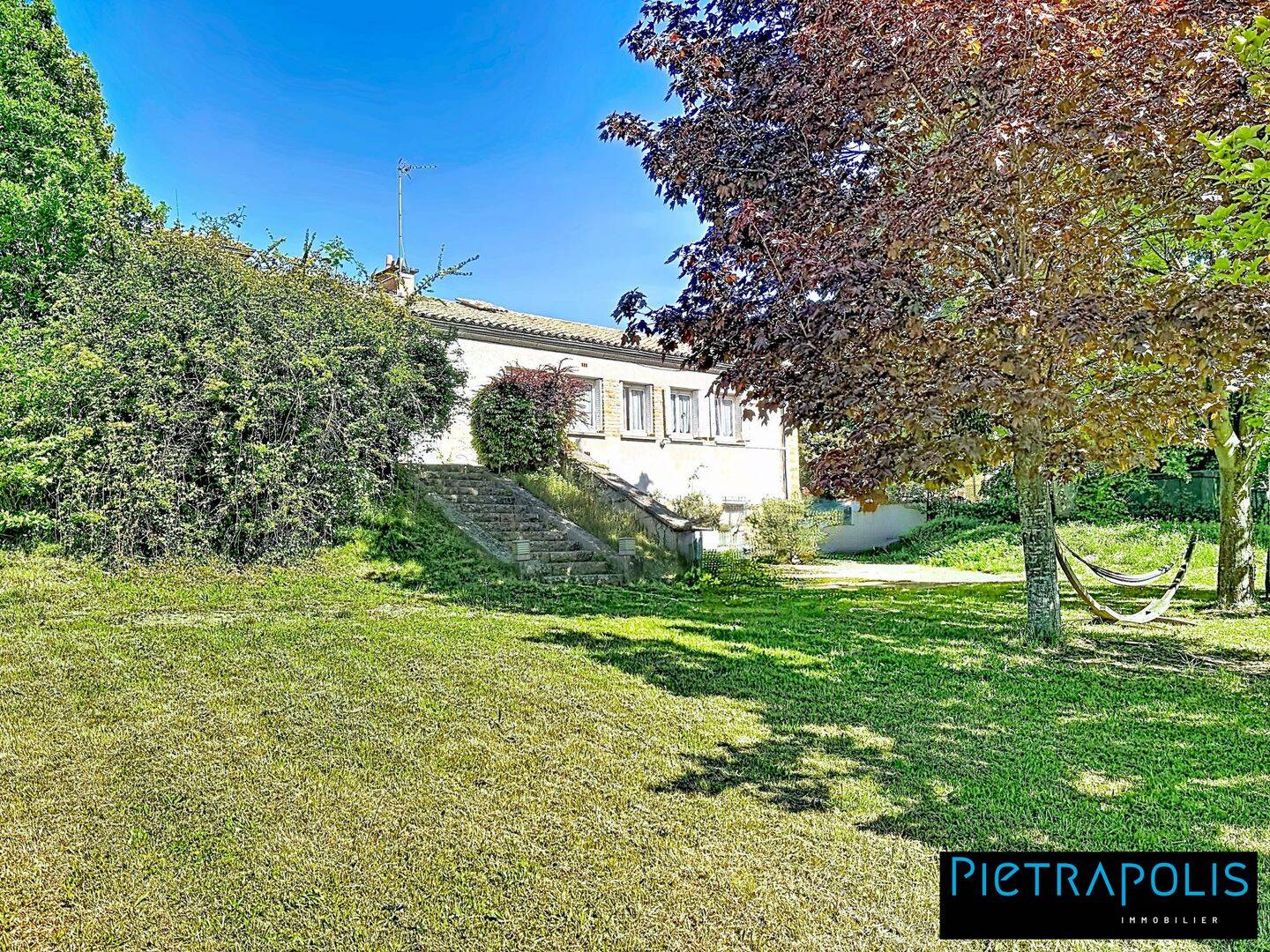 Maison 12 pièces 237 m² · à La Chapelle-de-Guinchay · 237 m² · 299 000 €