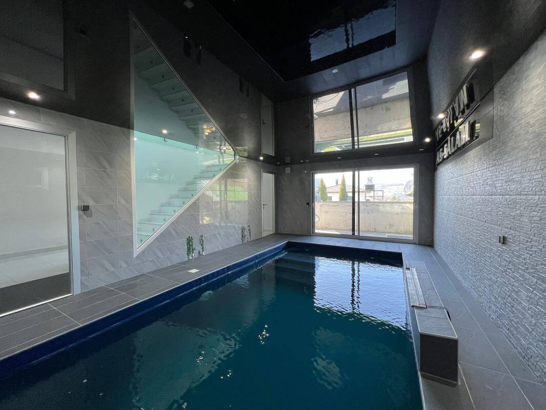Maison 6 pièces 274 m² · à Rumilly · 274,3 m² · 895 000 €