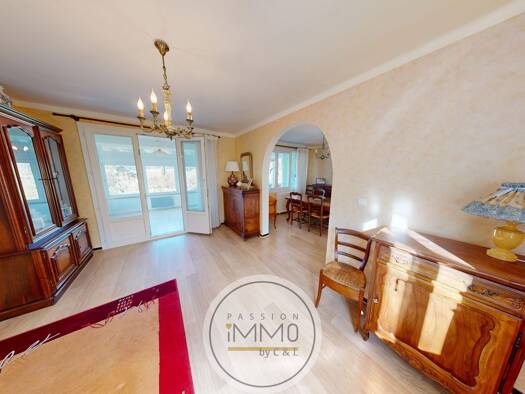Maison à vendre 234 300 € 3 pièces 2 chambres 73,3 m² 557 m² de terrain Volonne 04290