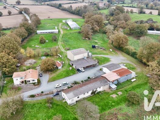 Demeure à vendre 245 000 € 8 pièces 5 chambres 151 m² 50 295 m² de terrain Largeasse 79240