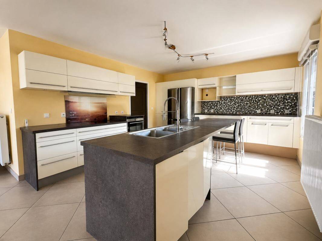 Maison 7 pièces 236 m² · à Wattignies · 236 m² · 649 000 €