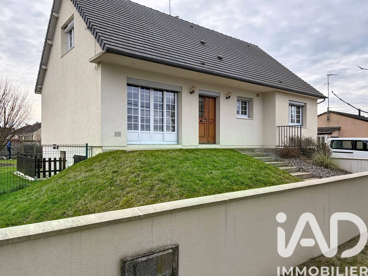 Maison 6 pièces 168 m² · à Béville-le-Comte · 168 m² · 225 000 €