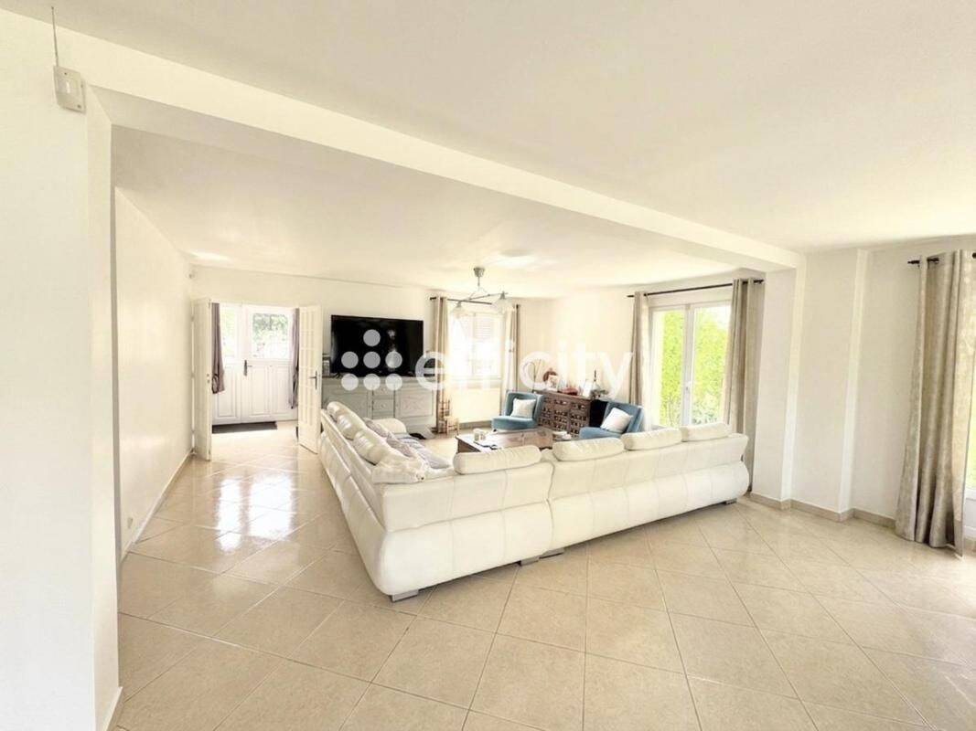 Maison 5 pièces 168 m² · à Mareuil-lès-Meaux · 168 m² · 449 000 €