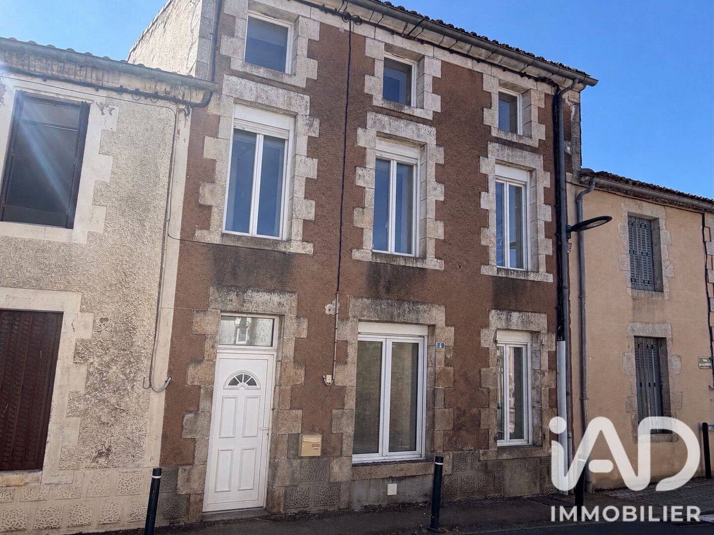 Maison 5 pièces 132 m² · à Saint-Amand-sur-Sèvre · 132 m² · 135 000 €