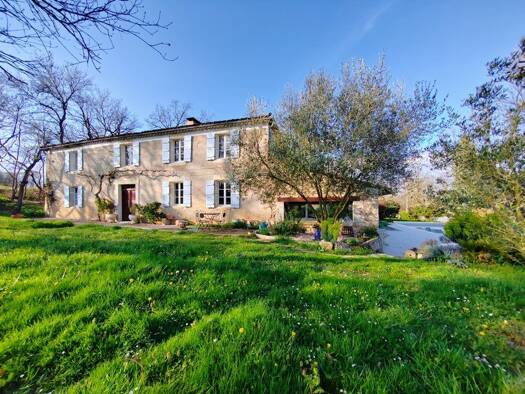 Maison à vendre 439 000 € 7 pièces 4 chambres 211 m² 4 834 m² de terrain Auch 32000