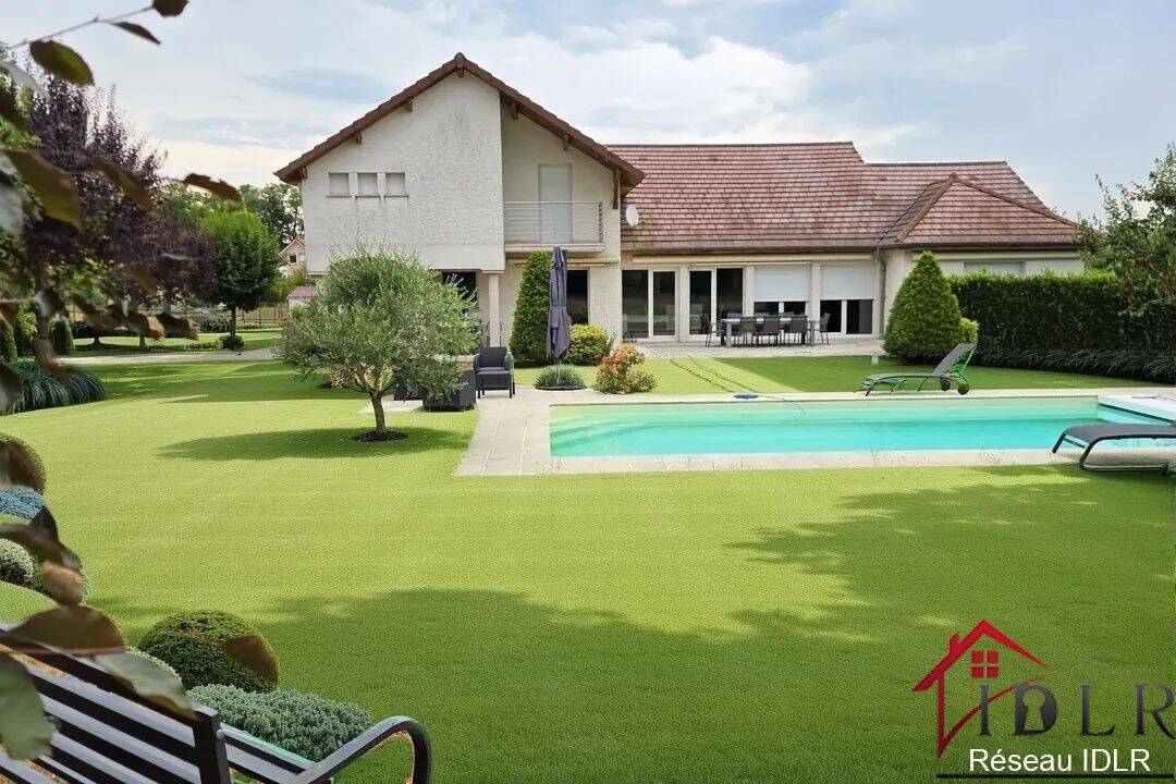 Maison 9 pièces 274 m² · à Cussey-sur-l'Ognon · 274 m² · 630 000 €