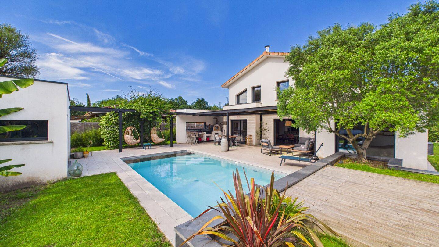 Maison 6 pièces 165 m² · à Tosse · 165 m² · 945 000 €