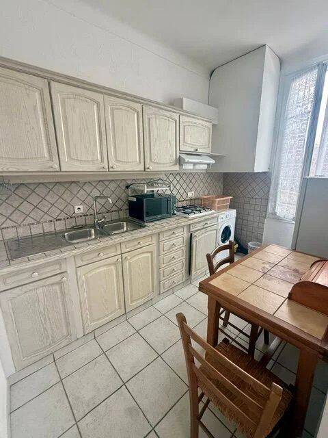 Appartement 1 pièce 27 m² · à Antibes · 27 m² · 750 €