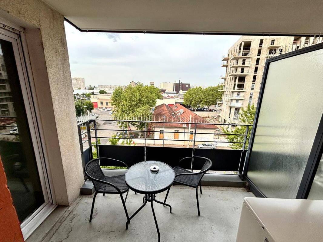 Appartement 3 pièces 69 m² · à Lyon 8ème Arrondissement · 68,9 m² · 1 290 €/mois