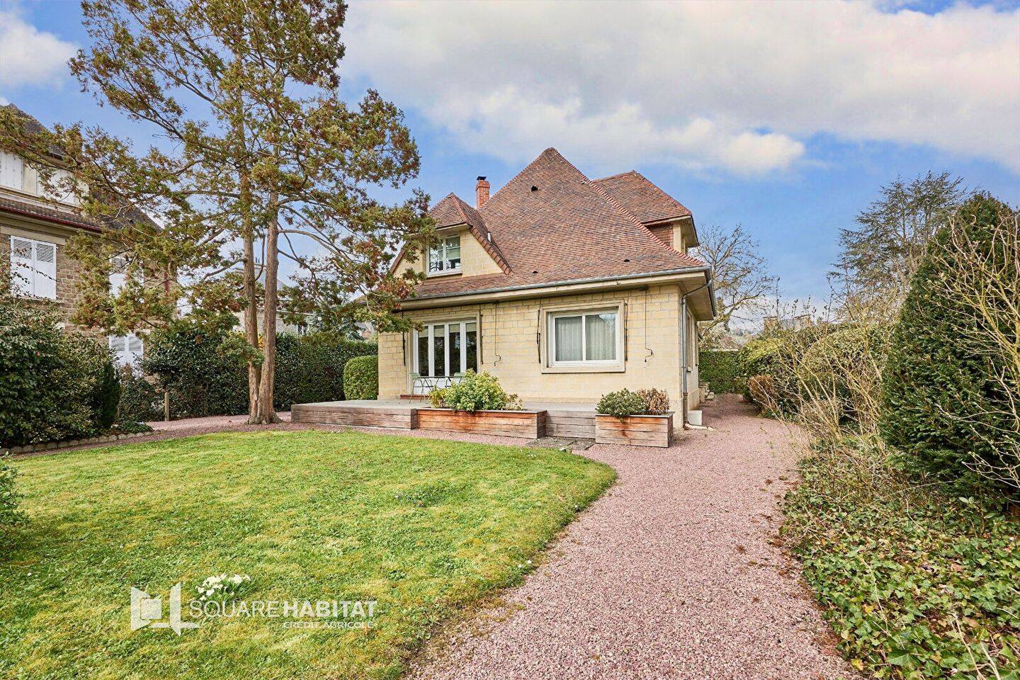 Maison 10 pièces 242 m² · à Condé-en-Normandie · 242,1 m² · 349 000 €