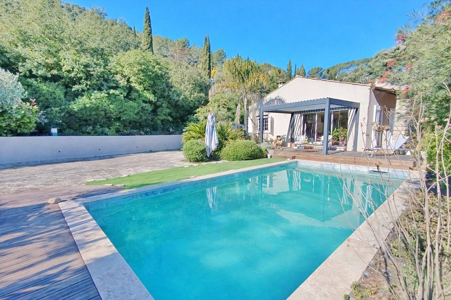 Maison 9 pièces 240 m² · à Hyères · 240 m² · 1 295 000 €