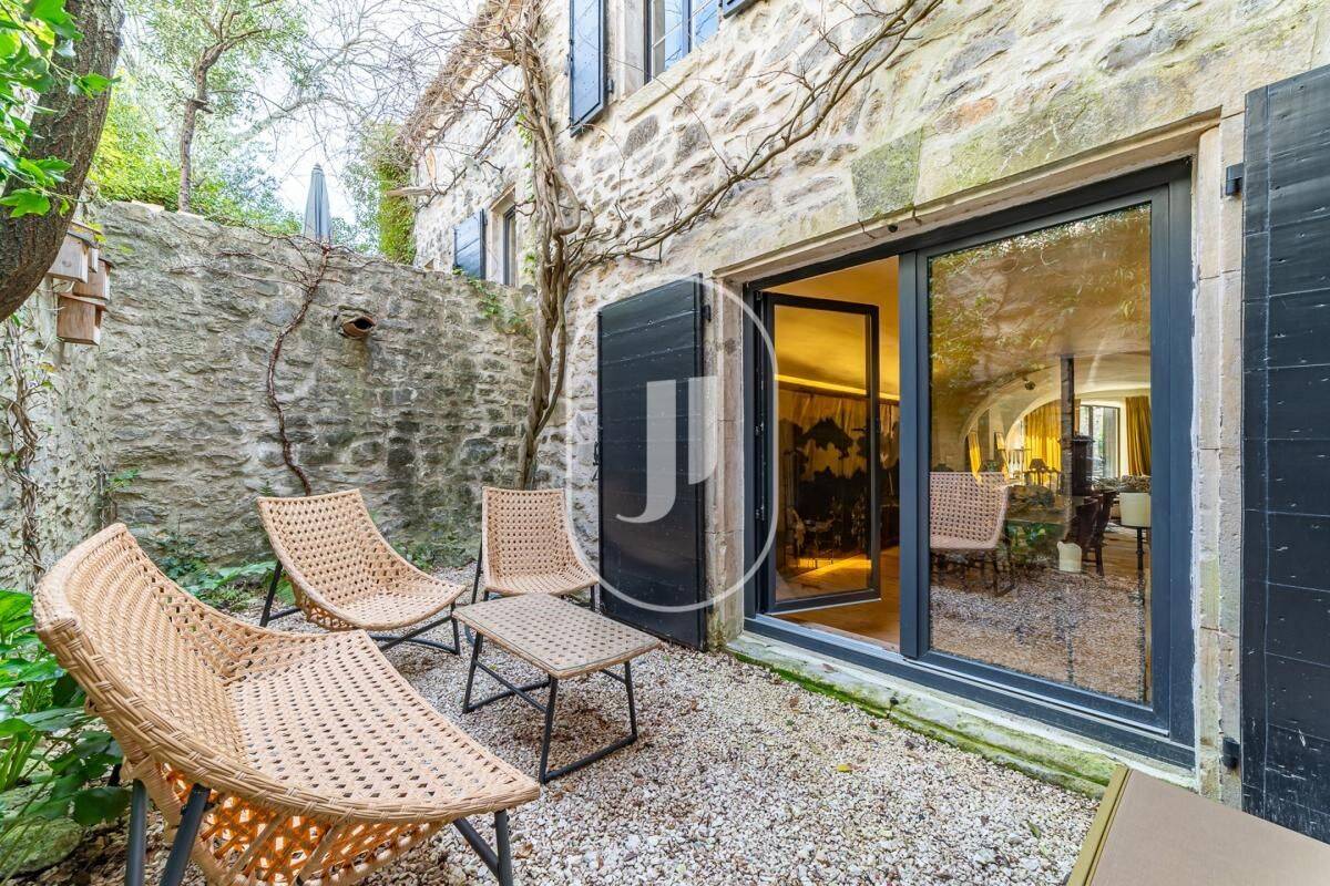 Maison 10 pièces 224 m² · à Fons-sur-Lussan · 224 m² · 590 000 €