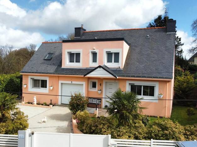 Maison de plain-pied à vendre 231 000 € 5 pièces 4 chambres 151 m² 807 m² de terrain Rostrenen 22110