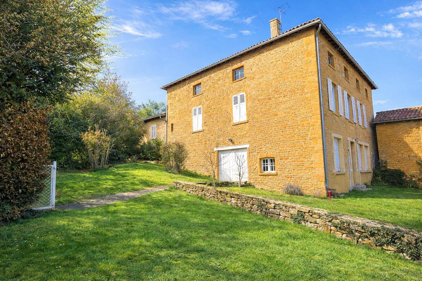 Maison 12 pièces 200 m² · à Ville-sur-Jarnioux · 200 m² · 420 000 €