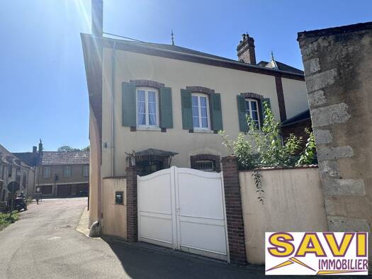 Maison à vendre 230 000 € 9 pièces 4 chambres 178,7 m² 218 m² de terrain La Selle-sur-le-Bied 45210