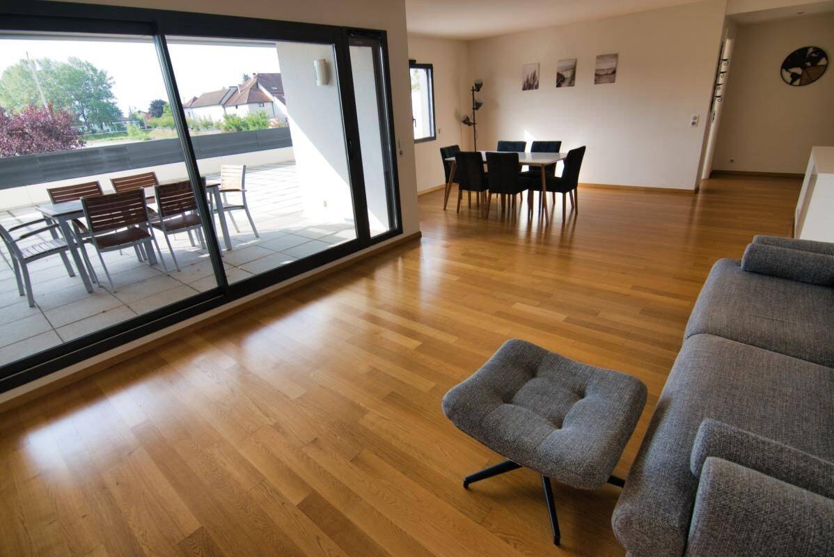 Appartement 4 pièces 133 m² · à Saint-Genis-Pouilly · 133 m² · 2 500 €