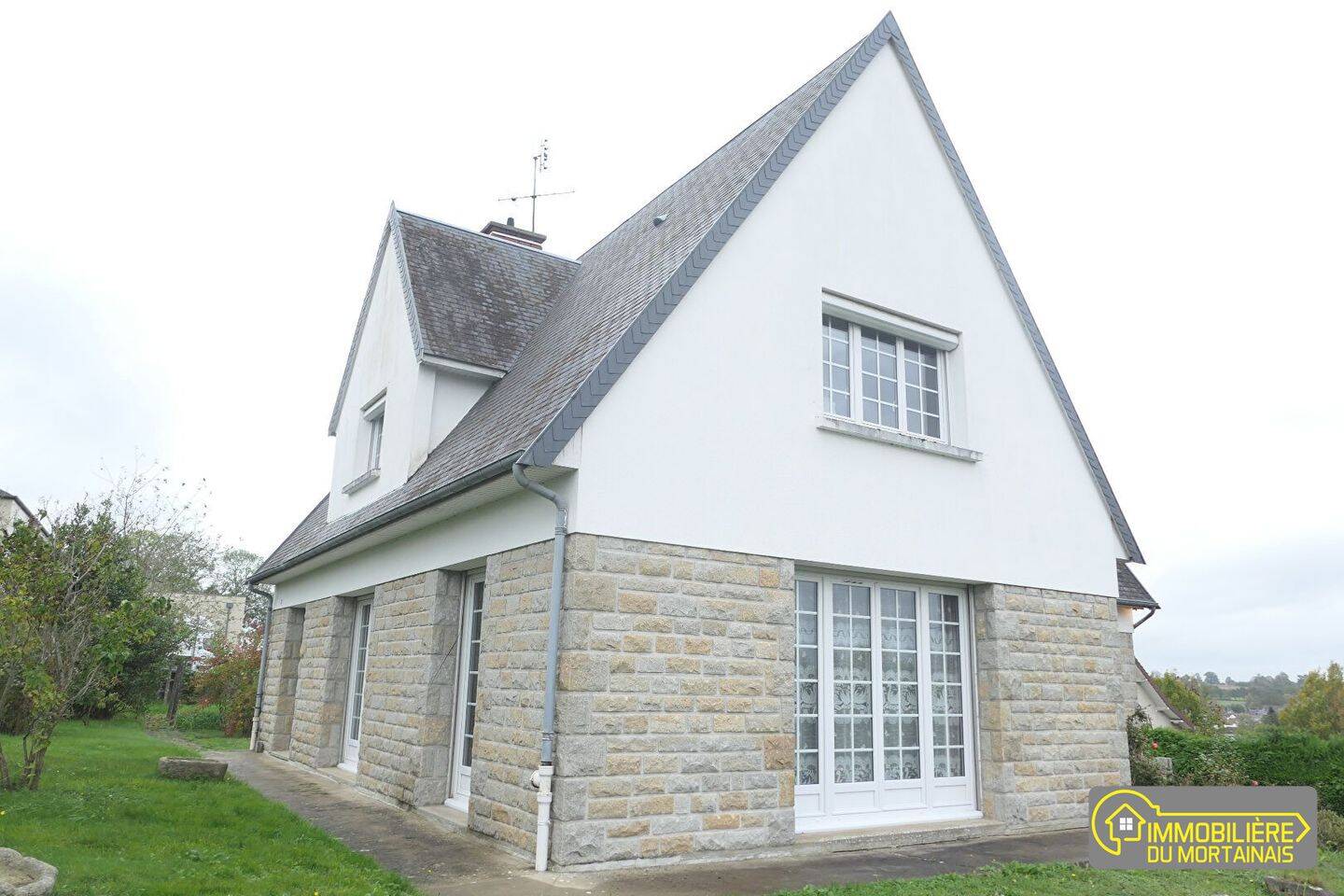 Maison 6 pièces 185 m² · à Saint-Hilaire-du-Harcouët · 185 m² · 182 000 €