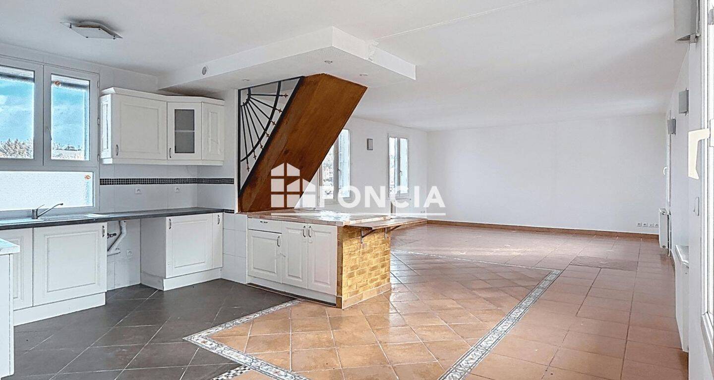 Appartement 5 pièces 127 m² · à Lisieux · 127 m² · 140 000 €