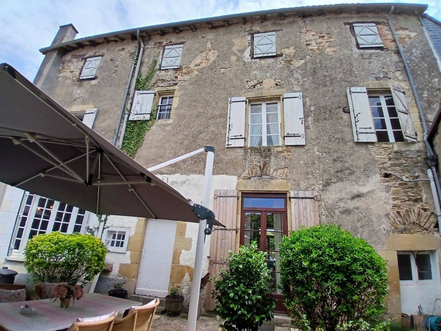 Maison 14 pièces 212 m² · à Jumilhac-le-Grand · 212 m² · 275 600 €