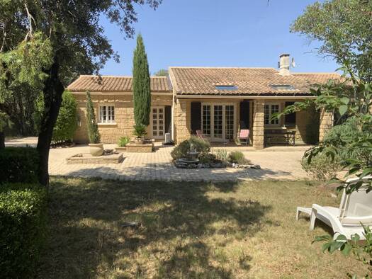 Maison de plain-pied à vendre 450 000 € 5 pièces 3 chambres 115 m² 1 870 m² de terrain Uzès 30700