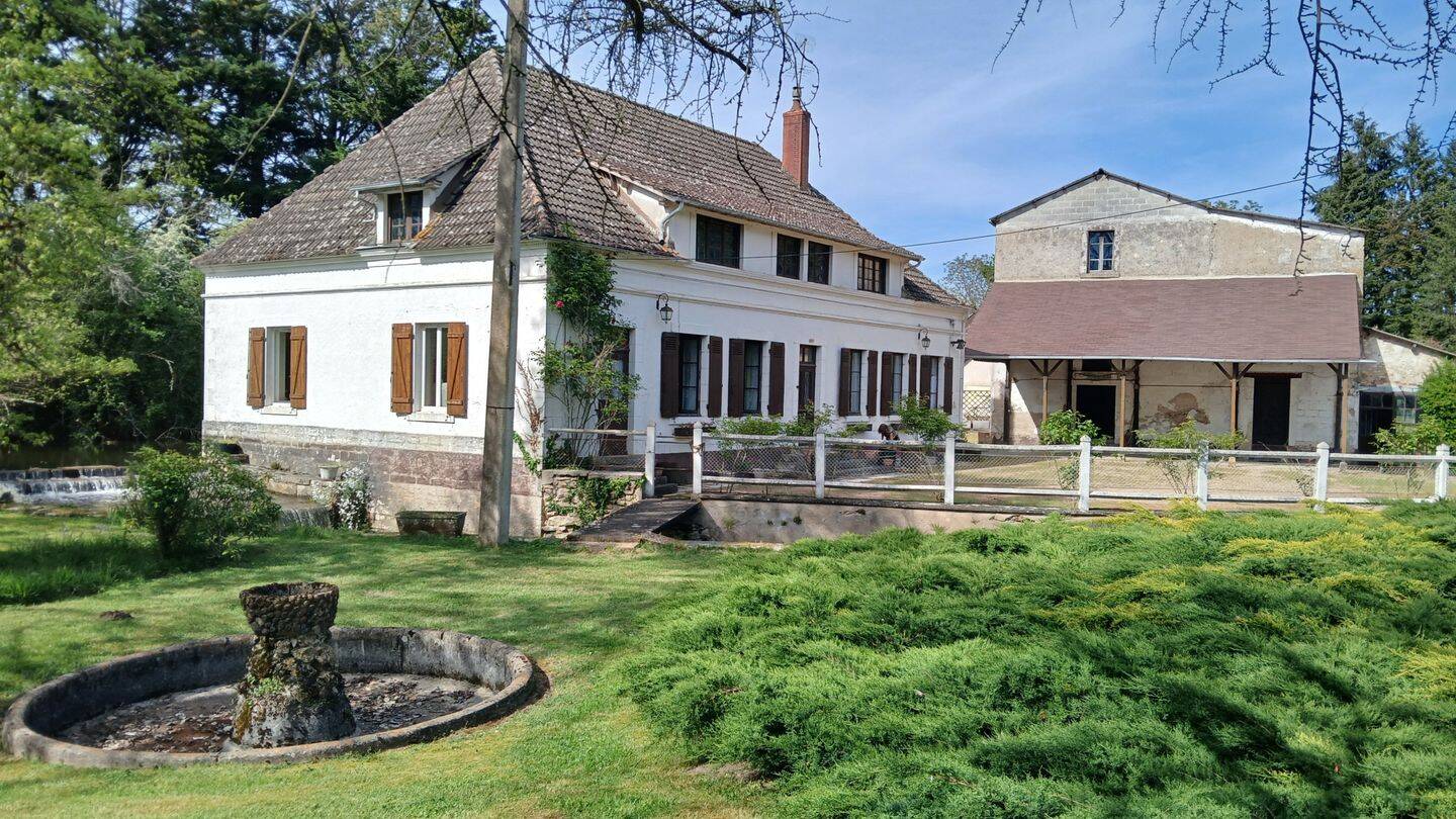 Maison 6 pièces 155 m² · à Ainay-le-Château · 155 m² · 425 000 €