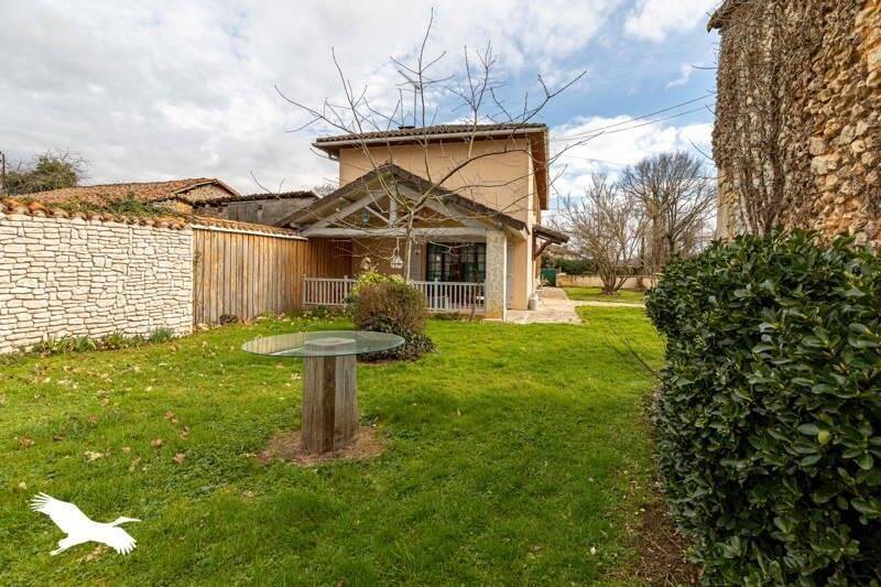 Maison 5 pièces 136 m² · à Nanteuil-en-Vallée · 136 m² · 182 069 €