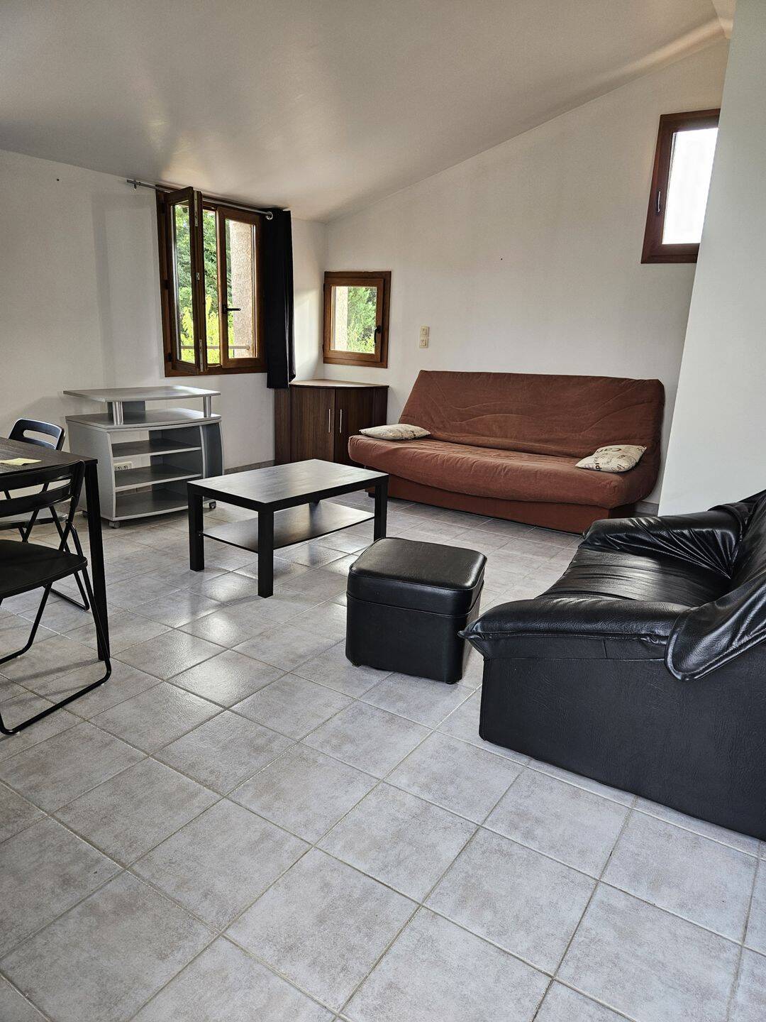Appartement 1 pièce 28 m² · à Saint-Martin-de-Londres · 28,4 m² · 500 €