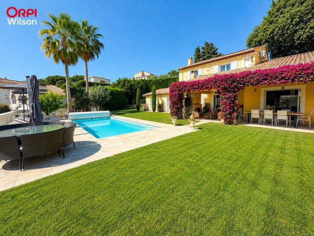 Maison 5 pièces 330 m² · à Cagnes-sur-Mer · 330 m² · 1 875 000 €