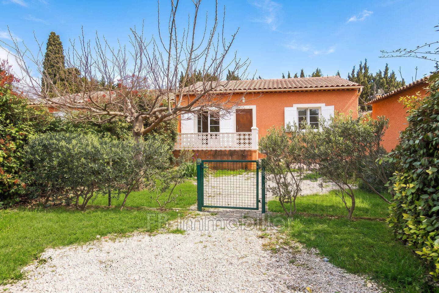Maison 3 pièces 83 m² · à Eyguières · 82,7 m² · 1 060 €